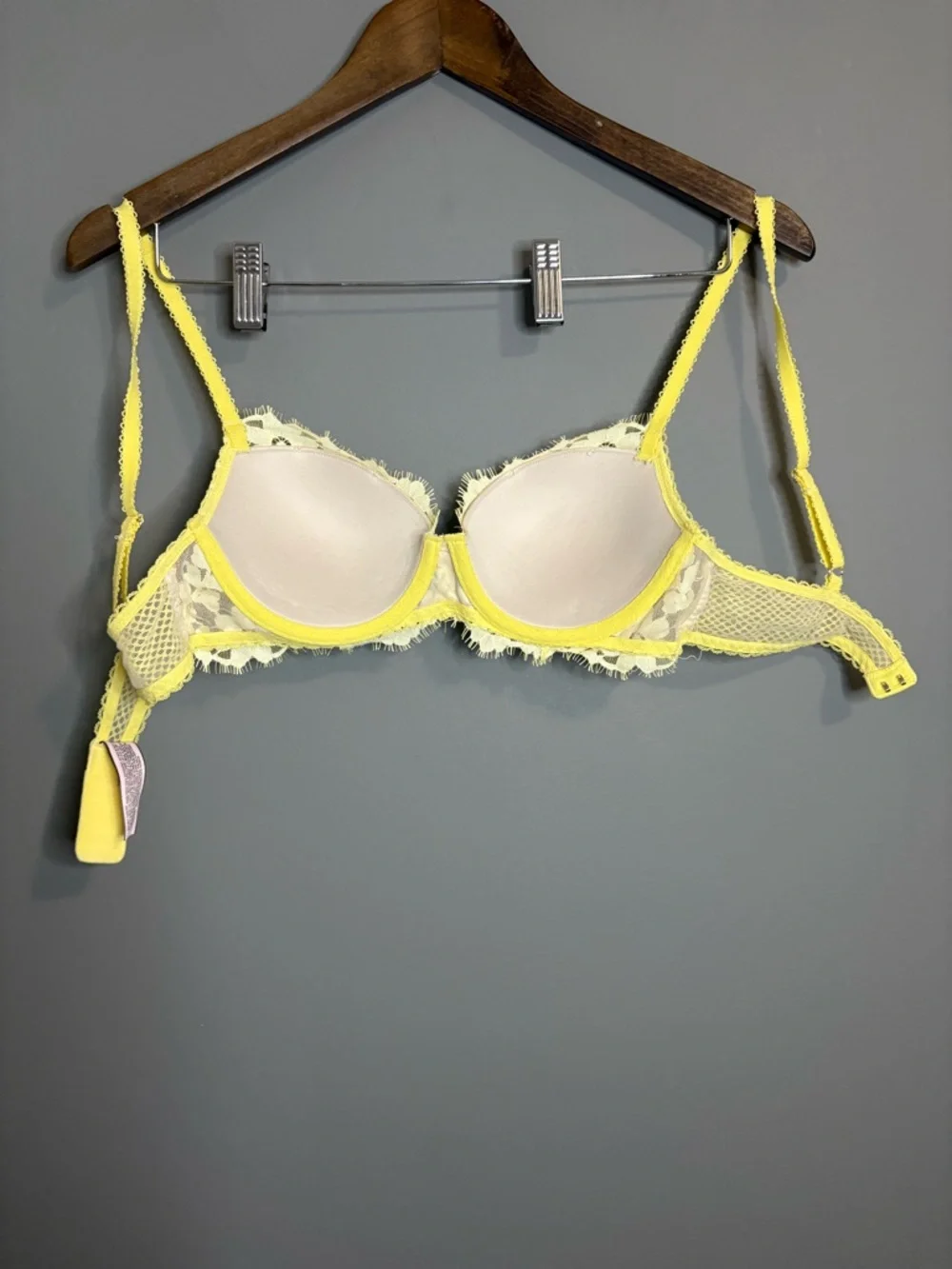 Victoria’s Secret Dream Angels Yellow Lace Bra 34B Lined Demi - Picture 8 of 8